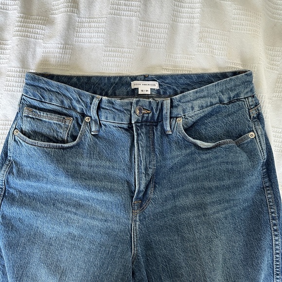 Good American “Boyfriend” Style Jeans - 12/31 - Picture 2 of 3